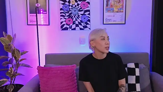 Snapshot of jane_hart_ chatting on 05.19.26 jane hart online show from 05.19.26