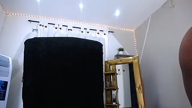 Hillary queen online show from 12.01.24