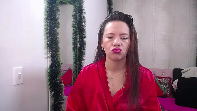 Snapshot of lauraguzman chatting on 01.02.25 lauraguzman online show from 01.02.25