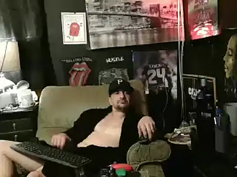 Snapshot of RM_Discov3ri3z chatting on 01.10.25 RM Discov3ri3z online show from 01.10.25