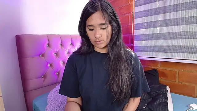 Snapshot of Maeena chatting on 12.13.24 Maeena online show from 12.13.24