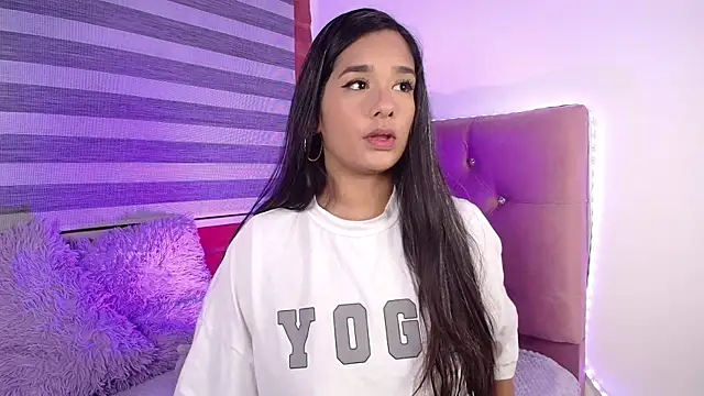 Snapshot of Maeena chatting on 01.18.25 Maeena online show from 01.18.25