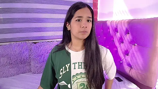 Snapshot of Maeena chatting on 02.03.25 Maeena online show from 02.03.25