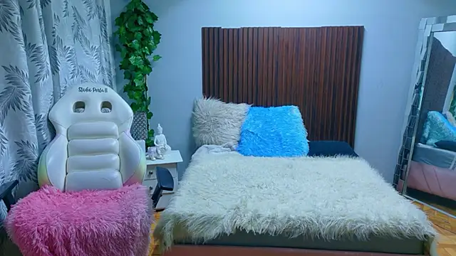 brithany smiith  online show from 05.04.26