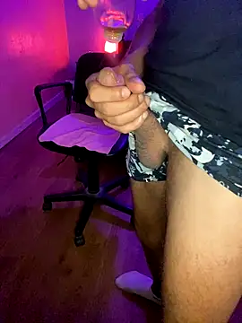 Snapshot of IMD01 chatting on 09.28.25 IMD01 online show from 09.28.25