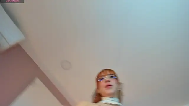 Snapshot of sweeet_peach chatting on 01.27.25 sweeet peach online show from 01.27.25