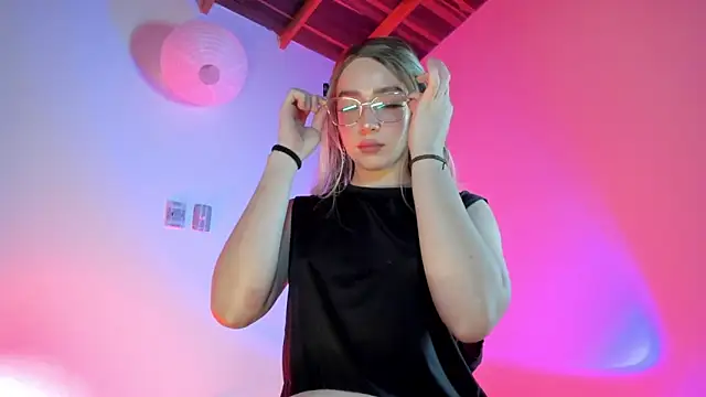 Snapshot of sweeet_peach chatting on 02.14.26 sweeet peach online show from 02.14.26