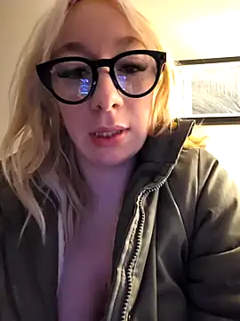 Snapshot of Giuliana_baby chatting on 02.17.25 Giuliana baby online show from 02.17.25