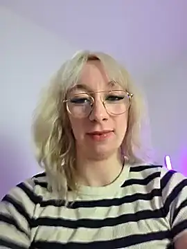 Snapshot of Giuliana_baby chatting on 02.19.25 Giuliana baby online show from 02.19.25