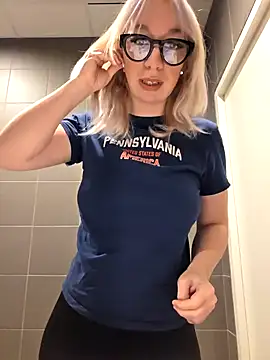 Snapshot of Giuliana_baby chatting on 02.26.25 Giuliana baby online show from 02.26.25