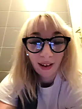 Snapshot of Giuliana_baby chatting on 03.07.25 Giuliana baby online show from 03.07.25