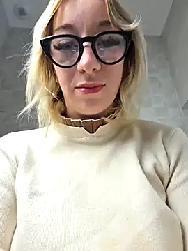 Snapshot of Giuliana_baby chatting on 09.13.25 Giuliana baby online show from 09.13.25