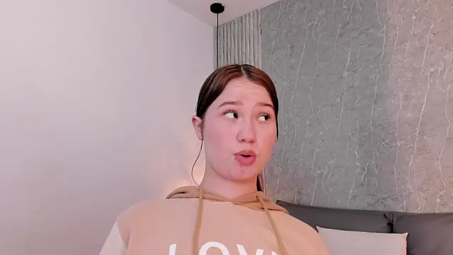 Roxie-Summers11 online show from 12.30.24