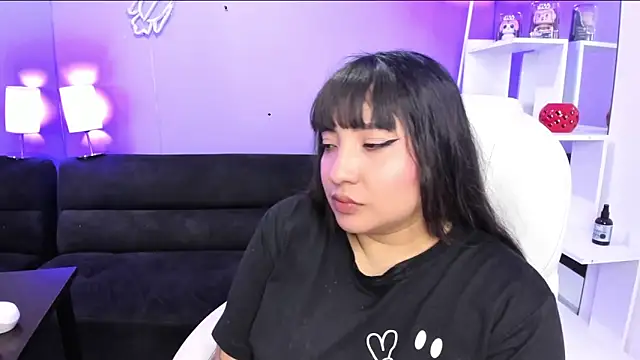 Snapshot of Emma_monserrat chatting on 05.28.26 Emma monserrat online show from 05.28.26