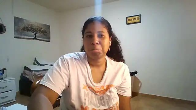 Snapshot of Ivon-09 chatting on 06.25.26 Ivon-09 online show from 06.25.26