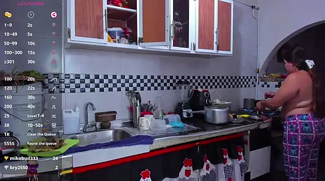 Snapshot of Sharon_hils chatting on 12.20.24 Sharon hils online show from 12.20.24