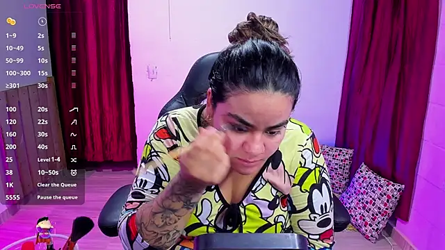 Snapshot of Sharon_hils chatting on 12.26.24 Sharon hils online show from 12.26.24