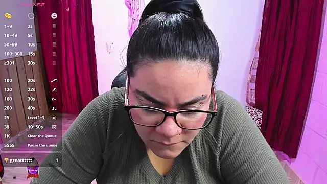 Snapshot of Sharon_hils chatting on 01.08.25 Sharon hils online show from 01.08.25