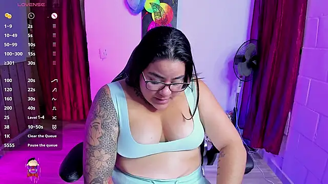 Snapshot of Sharon_hils chatting on 02.06.25 Sharon hils online show from 02.06.25