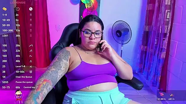 Snapshot of Sharon_hils chatting on 02.17.25 Sharon hils online show from 02.17.25