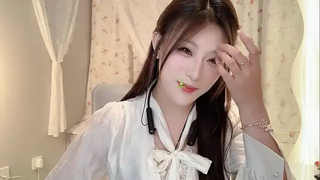 Snapshot of zhuzhu-520- chatting on 06.05.26 zhuzhu-520- online show from 06.05.26