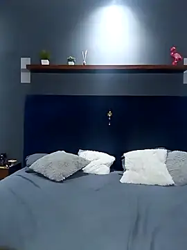 Snapshot of Ursa_sexy chatting on 09.17.25 Ursa sexy online show from 09.17.25