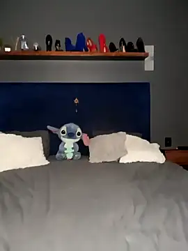 Snapshot of Ursa_sexy chatting on 10.14.25 Ursa sexy online show from 10.14.25