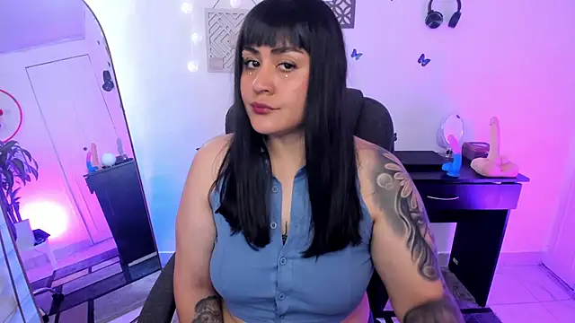 Snapshot of GretaX-X chatting on 01.22.25 GretaX-X online show from 01.22.25