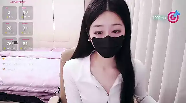 Snapshot of CN-xiaofei chatting on 03.11.25 CN-xiaofei online show from 03.11.25