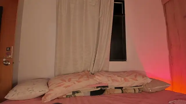 Snapshot of thecurvy_girl chatting on 01.11.26 thecurvy girl online show from 01.11.26