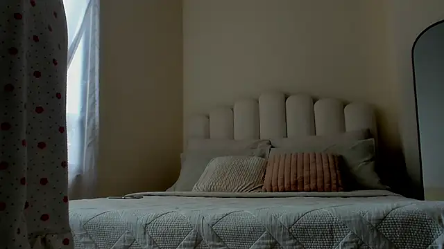 Snapshot of evely_coelloo chatting on 11.14.25 evely coelloo online show from 11.14.25