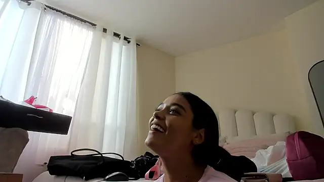 Snapshot of evely_coelloo chatting on 02.04.26 evely coelloo online show from 02.04.26