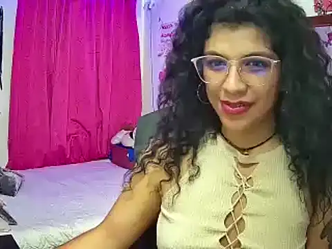 Snapshot of NicollWilliams_420 chatting on 09.17.25 NicollWilliams 420 online show from 09.17.25