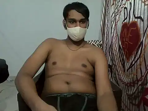 Snapshot of brownguy1234 chatting on 01.04.25 brownguy1234 online show from 01.04.25