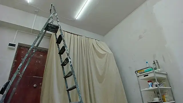 Snapshot of YourSuperModel chatting on 01.28.25 YourSuperModel online show from 01.28.25