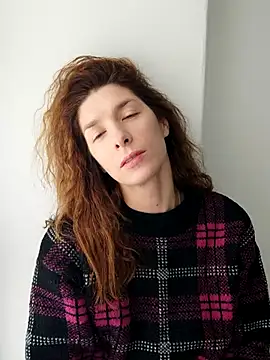 Snapshot of YourSuperModel chatting on 11.02.25 YourSuperModel online show from 11.02.25