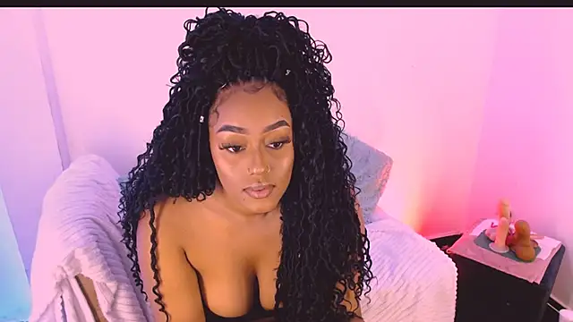 Snapshot of Emily_Williams12 chatting on 09.30.25 Emily Williams12 online show from 09.30.25