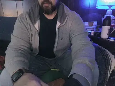 Snapshot of ThongerBBro chatting on 12.28.24 ThongerBBro online show from 12.28.24