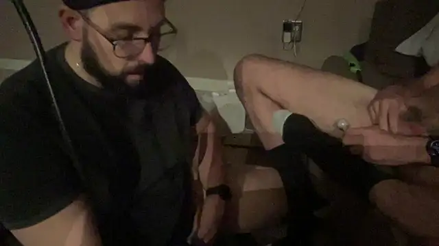 Snapshot of ThongerBBro chatting on 10.24.25 ThongerBBro online show from 10.24.25