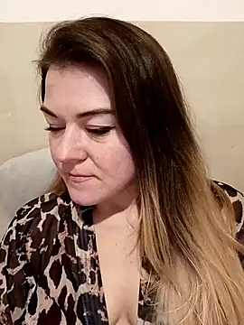 Snapshot of LunikaLunaX chatting on 02.10.25 LunikaLunaX online show from 02.10.25