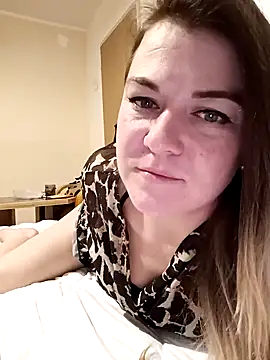 Snapshot of LunikaLunaX chatting on 02.16.25 LunikaLunaX online show from 02.16.25