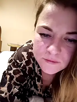 Snapshot of LunikaLunaX chatting on 02.25.25 LunikaLunaX online show from 02.25.25