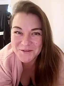 Snapshot of LunikaLunaX chatting on 01.11.26 LunikaLunaX online show from 01.11.26