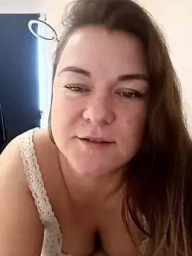 Snapshot of LunikaLunaX chatting on 01.19.26 LunikaLunaX online show from 01.19.26