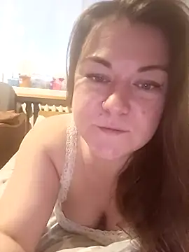 Snapshot of LunikaLunaX chatting on 03.30.26 LunikaLunaX online show from 03.30.26