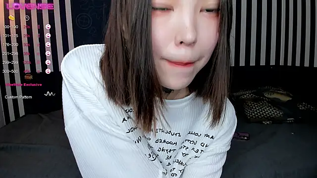 Snapshot of Dark_Ester chatting on 01.25.25 Dark Ester online show from 01.25.25