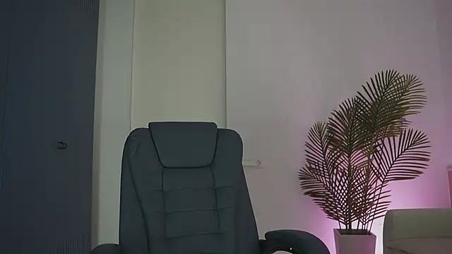 Yvonna One online show from 04.15.26