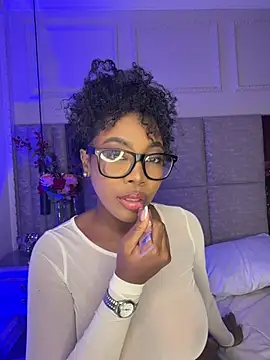 Lola King online show from 03.07.26