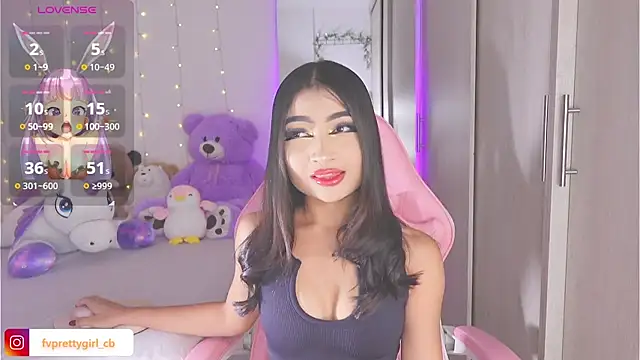 Snapshot of urfavprettygirl chatting on 10.18.25 urfavprettygirl online show from 10.18.25