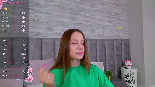 Snapshot of AliceBrayan chatting on 03.21.25 AliceBrayan online show from 03.21.25